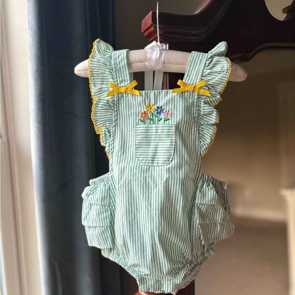 Ruffle Bubble Romper Baby Girls size 12m Green